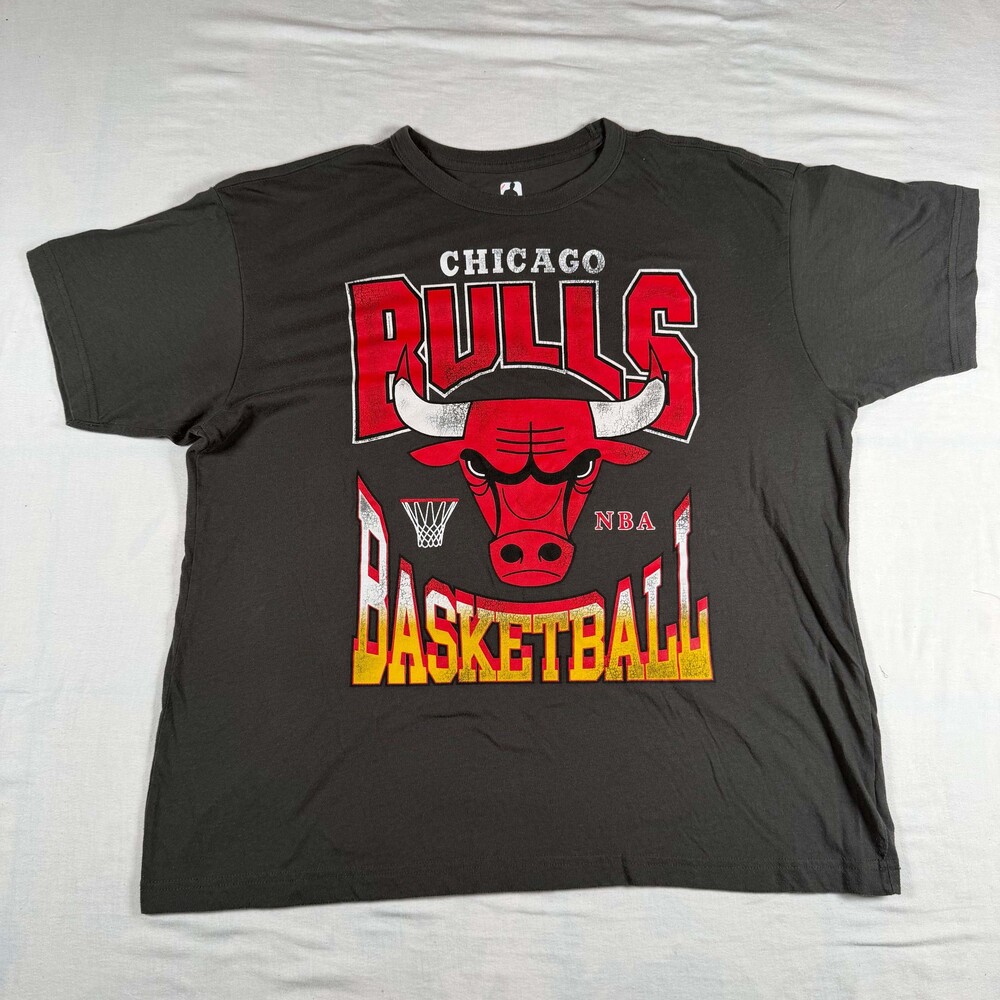 Vintage Style Chicago Bulls Shirt Mens M Washed Charcoal Red Bull Logo NBA